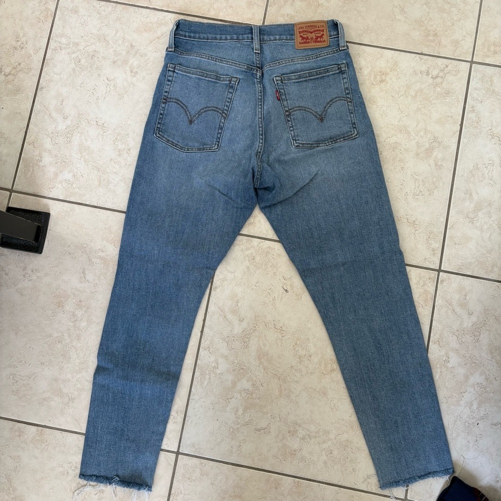 Levi's Straight Leg Jeans in Medium Blue with Distressed Detailing - Picture 3 of 7
